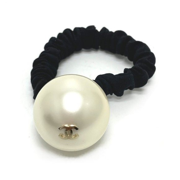 AUTHENTIC CHANEL CC CC Mark Shush F22V Hair rubber Faux pearl / Rubber Black x W - Picture 1 of 7
